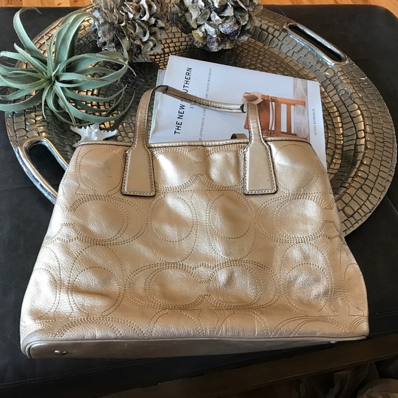 COACH GOLD KISS LOCK SHOULDER BAG - Picture 9 of 15